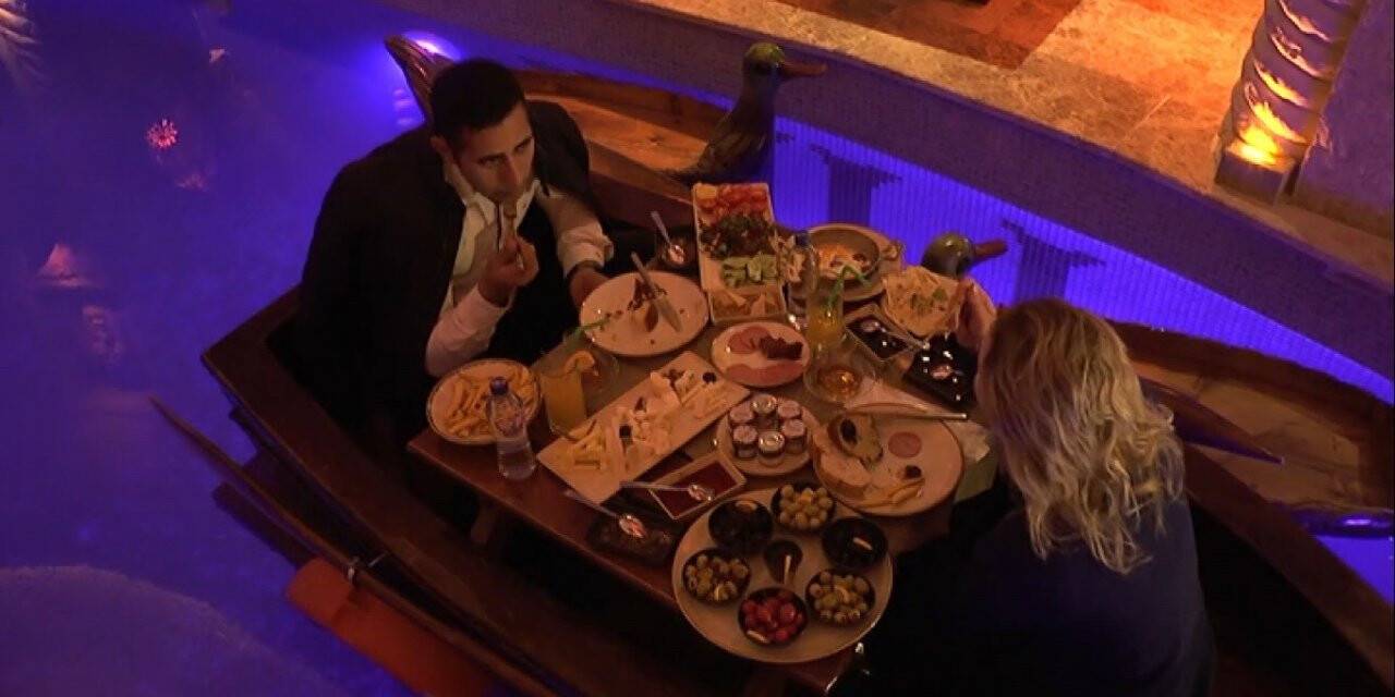 Kapadokya’da kayıkta kahvaltıya ilgi artıyor