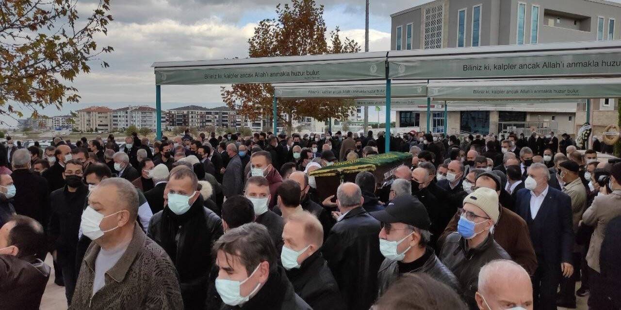 Koronadan hayatını kaybeden eski Vekilin oğlu toprağa verildi