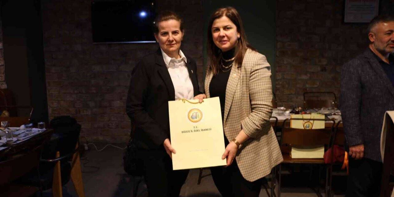 AK Kadınlar seçme ve seçilme hakkının kutladı