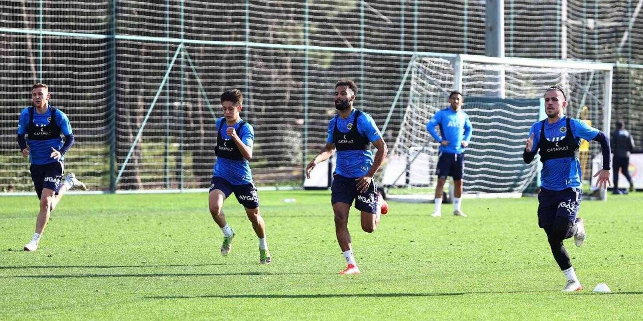 Fenerbahçe’de Valencia sahada topla çalışmalara başladı