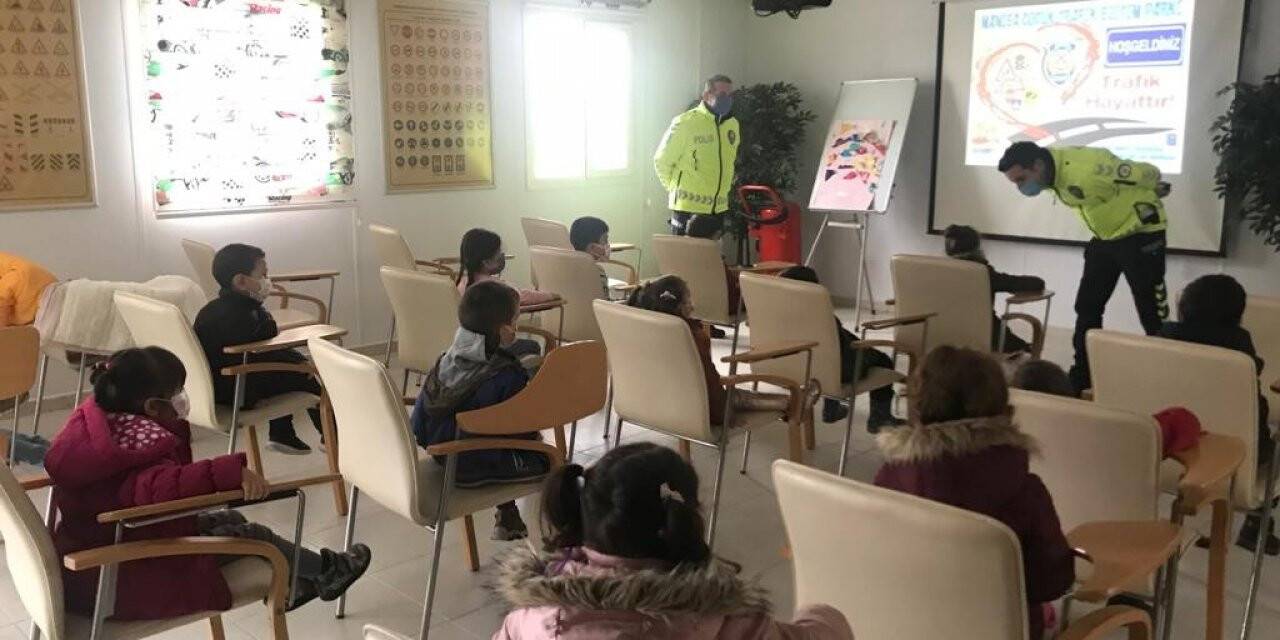 Manisa Büyükşehir Belediyesi minikleri trafik eğitimi aldı