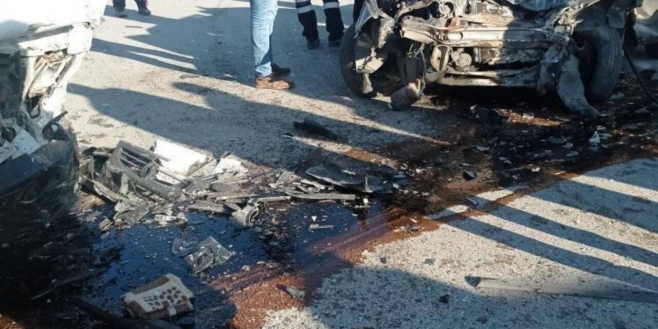Hatalı sollama kaza getirdi 2 yaralı