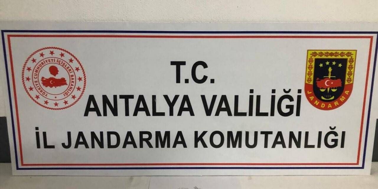 Sigara paketi içerisinde jelatine sarılı 2 paket 10 gram uyuşturucu madde ele geçirildi