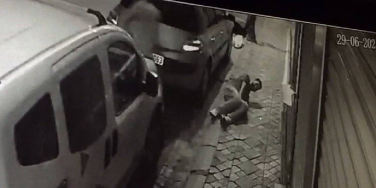 Zeytinburnu’nda silahların konuştuğu kovalamaca kamerada: 2 yaralı