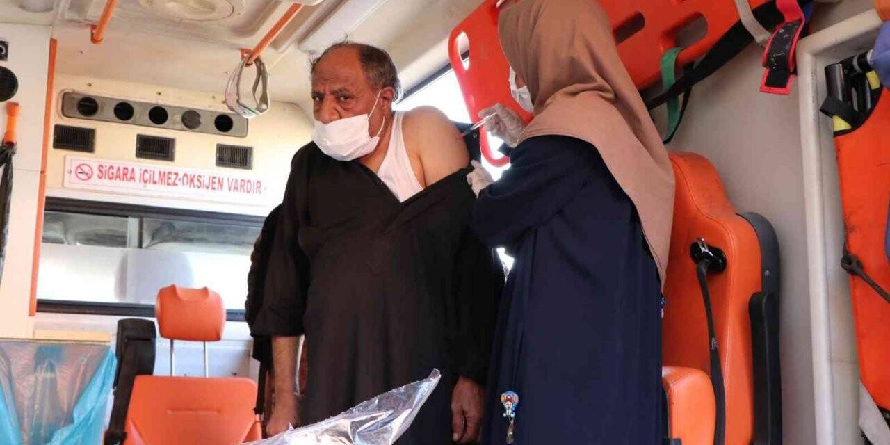 Şanlıurfa’da yabancı uyruklular aşı oldu