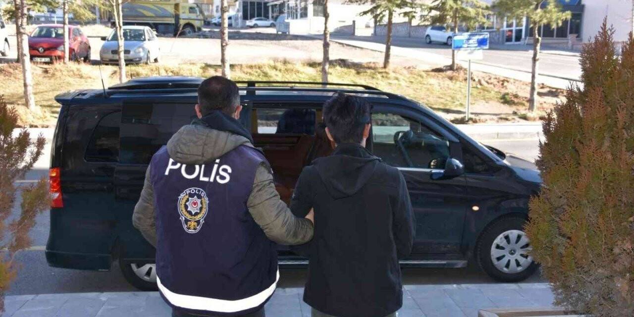 2 yabancı uyruklu şahıs sınır dışı edildi