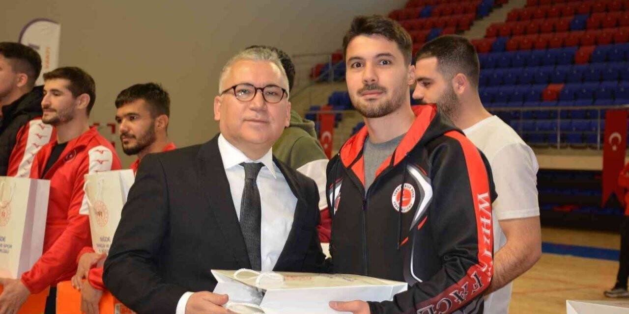 Niğde’de başarılı sporcular ödüllendirildi