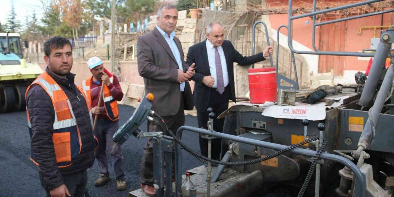 Yahyalı’da asfaltlama devam ediyor