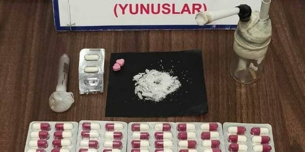 Kütahya’da bir araçta uyuşturucu ele geçirildi
