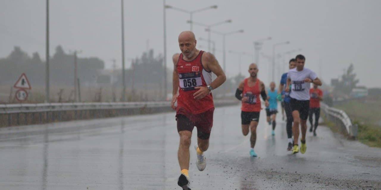 Sakaryalı atletizm sporcusu Kıbrıs’ta altın madalyanın sahibi oldu