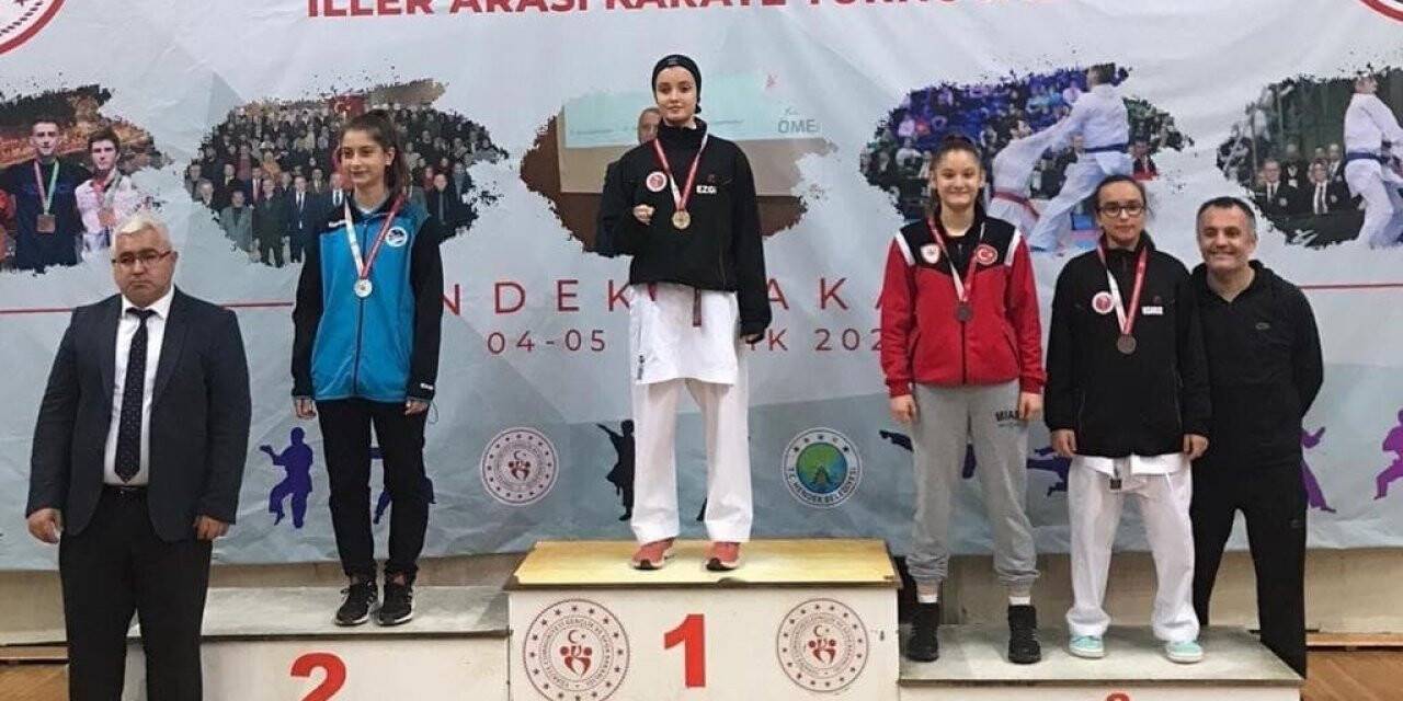 Karate Turnuvasında Büyükşehir’den 6 madalya
