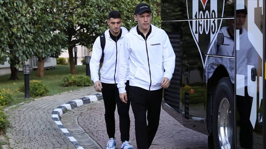 Beşiktaş, Borussia Dortmund maçı için Almanya'ya gitti
