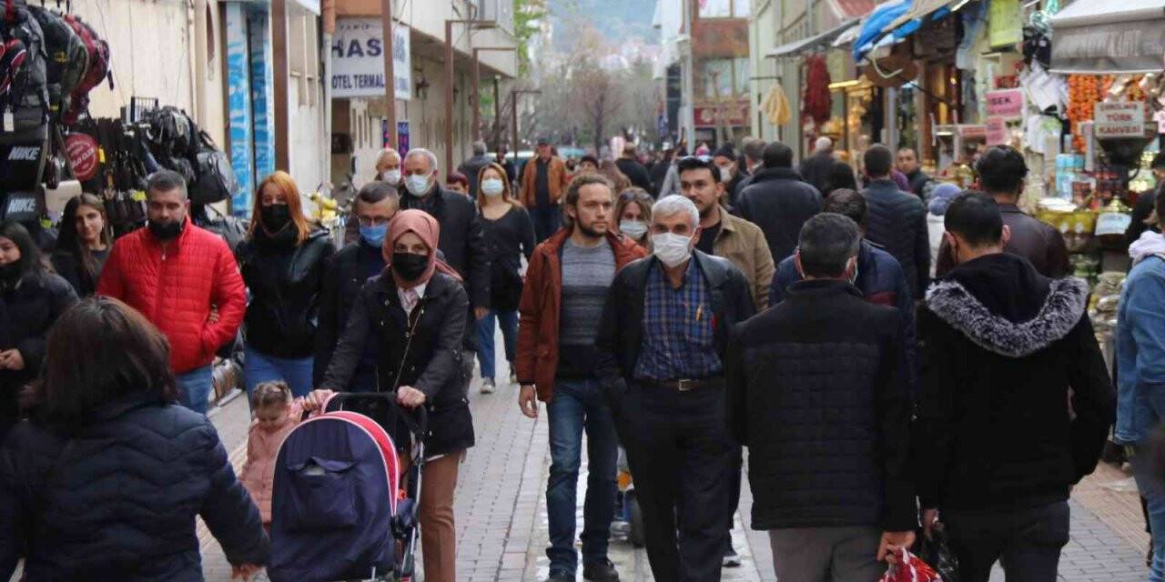 Vaka sayısında 7’nci sıraya yükselen Eskişehir’de kalabalık görüntüler dikkat çekiyor