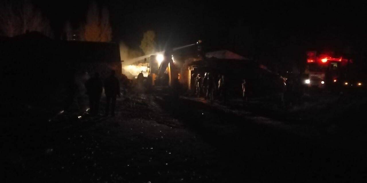 Odunlukta çıkan yangın maddi hasara neden oldu