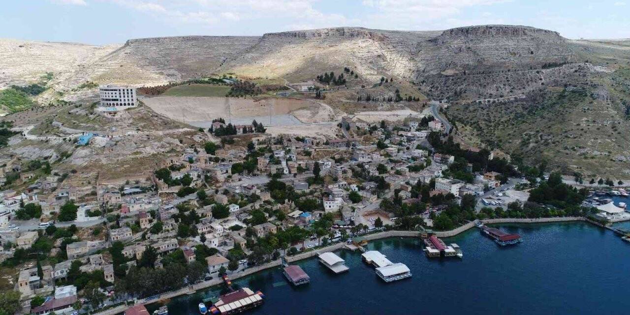 Halfeti’de 10 adet yüzer duba restoran ihale edilecek