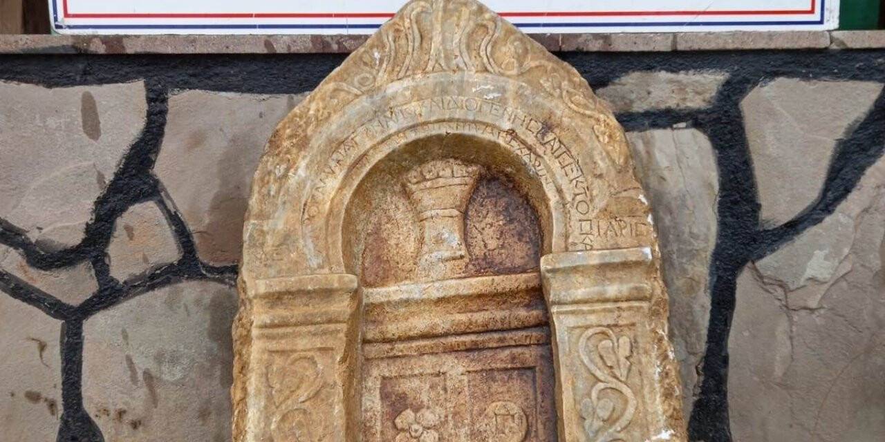 Kütahya’da Roma dönemine ait mezar steli ele geçirildi