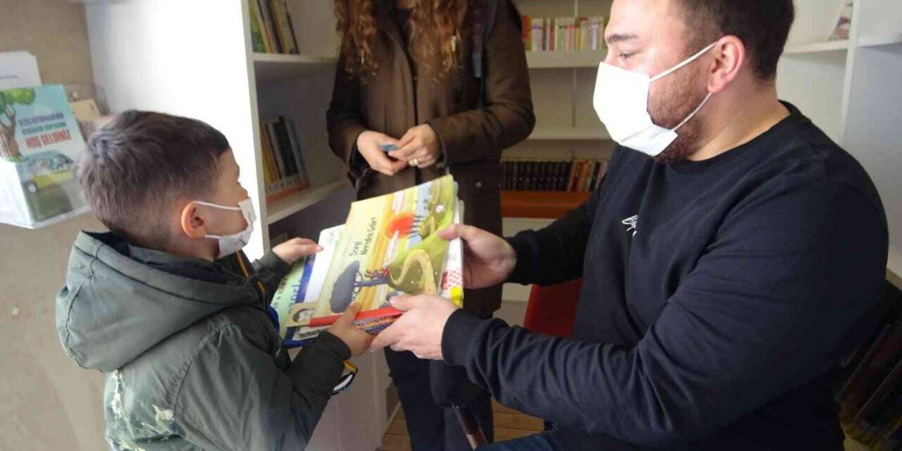 Nilüfer’in Gezici Kütüphanesi 36 mahalleyi geziyor