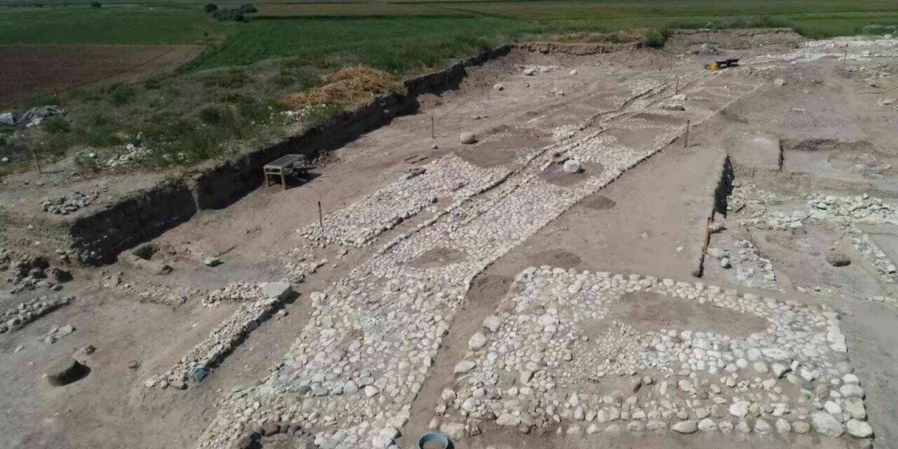 Türkiye ve Kırgızistan’daki bin yıllık mezarlarda aynı gelenek kullanılmış