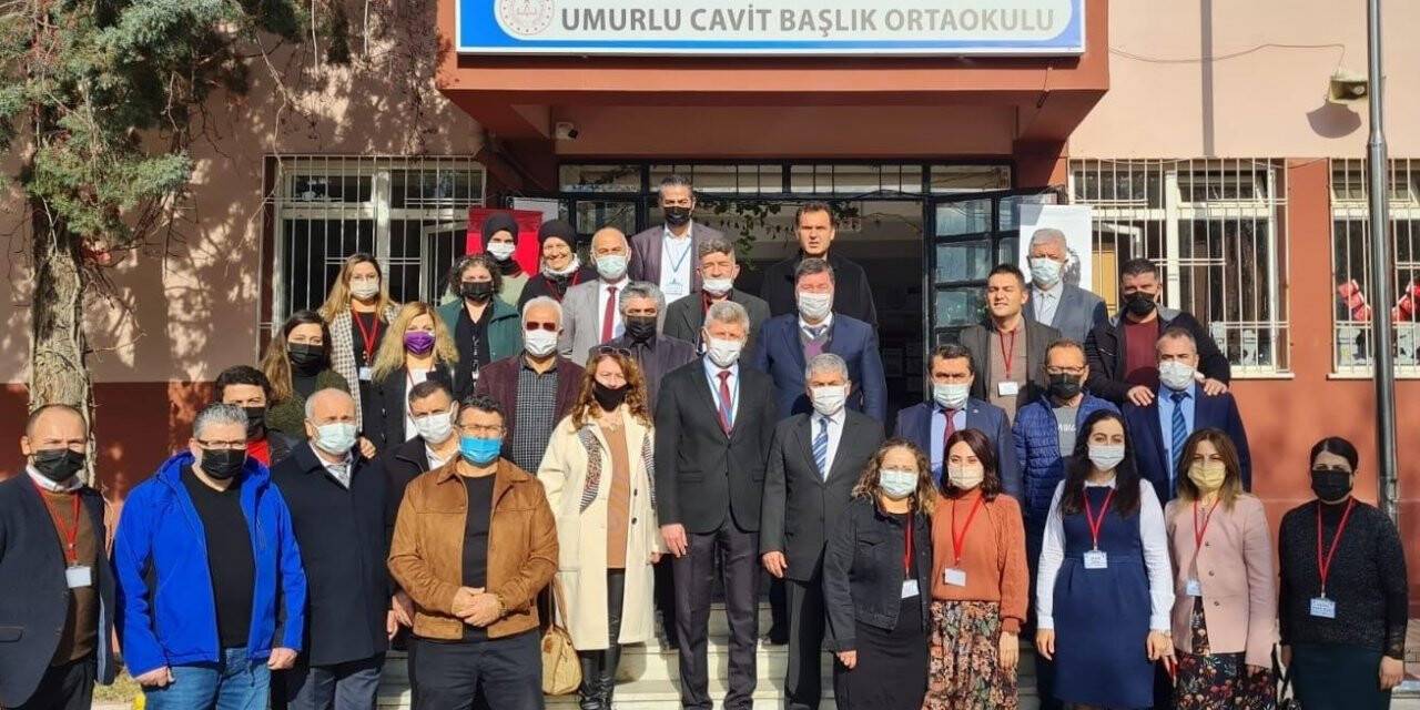 Umurlu’da öğrenciler bilim fuarında bir araya geldi