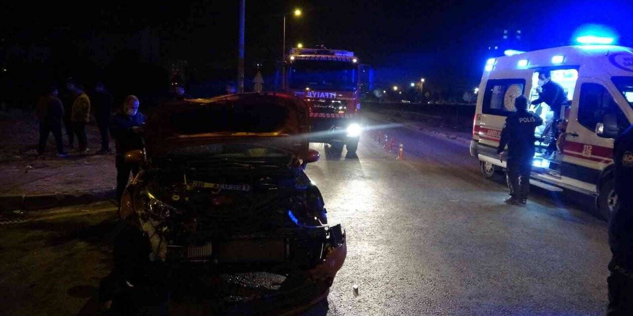 Otomobiller çarpıştı: 4 yaralı