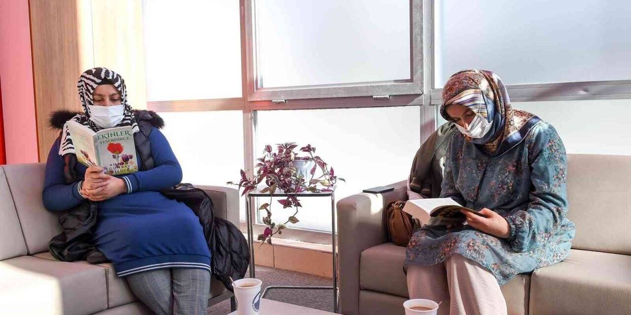 Altındağ’da kütüphanede kitap kahve günü