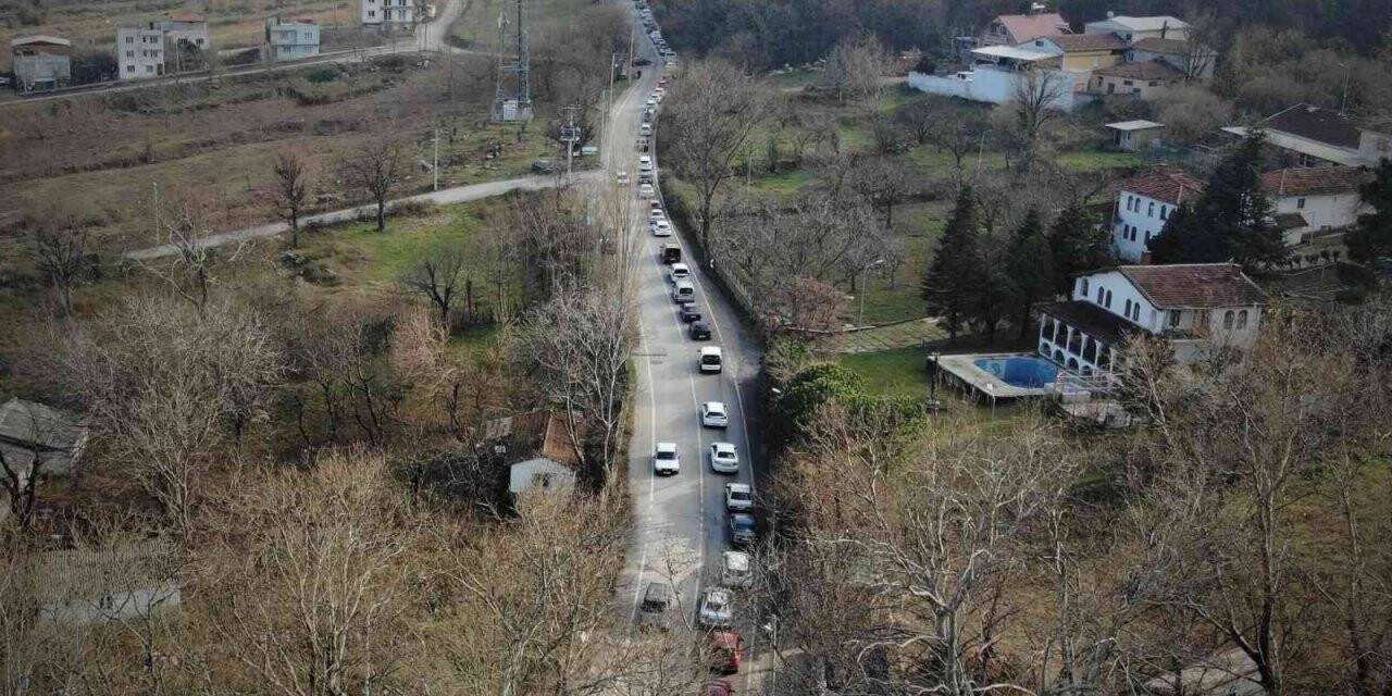 Kilometrelerce doğal kaynak suyu kuyruğu