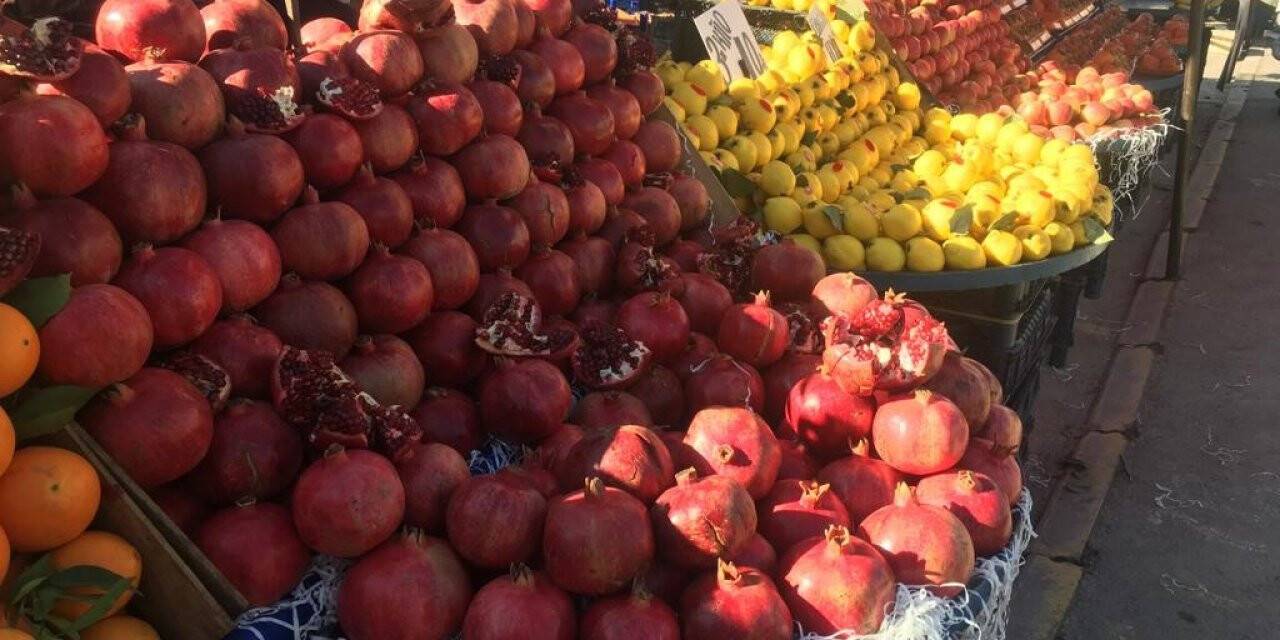 Şifa deposu nar pazar tezgahlarında