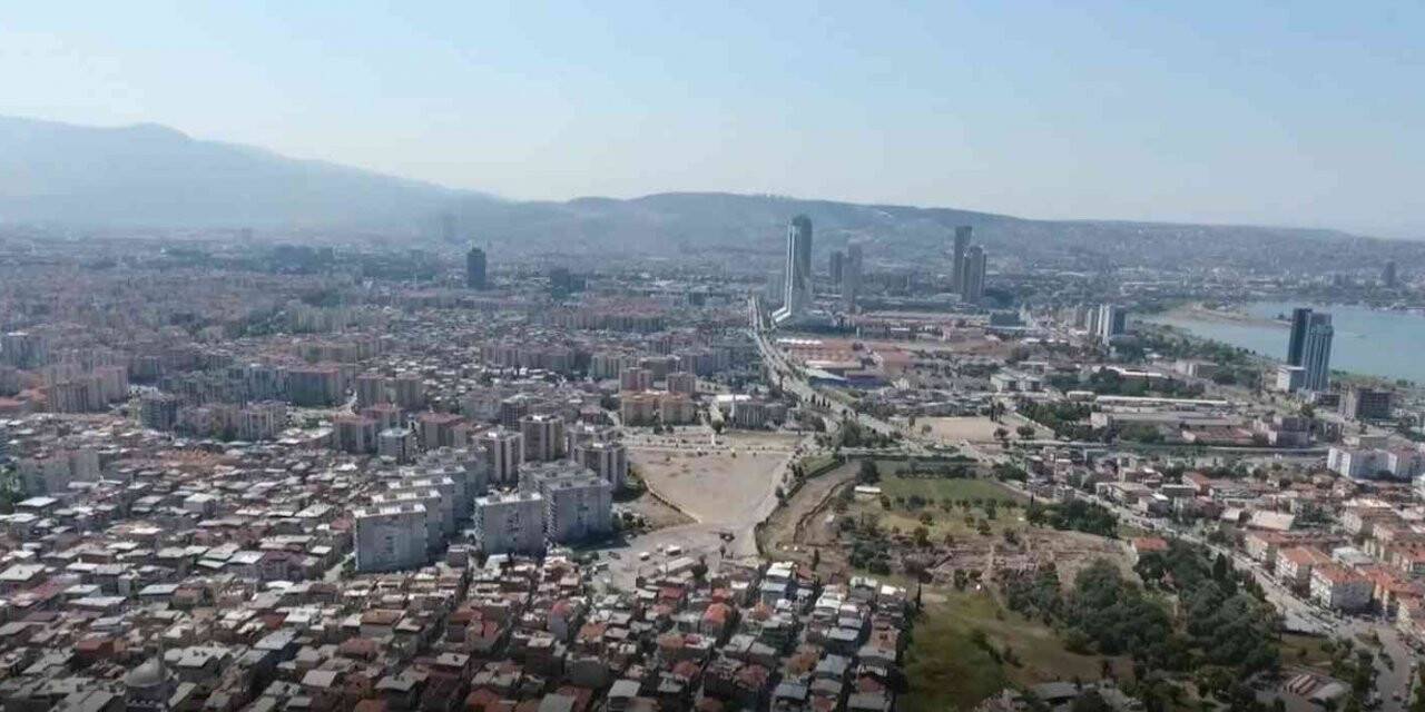 Bayraklı’da 40 yıllık sorun çözüldü: "Bayraklı’yı yeniden planlıyoruz"