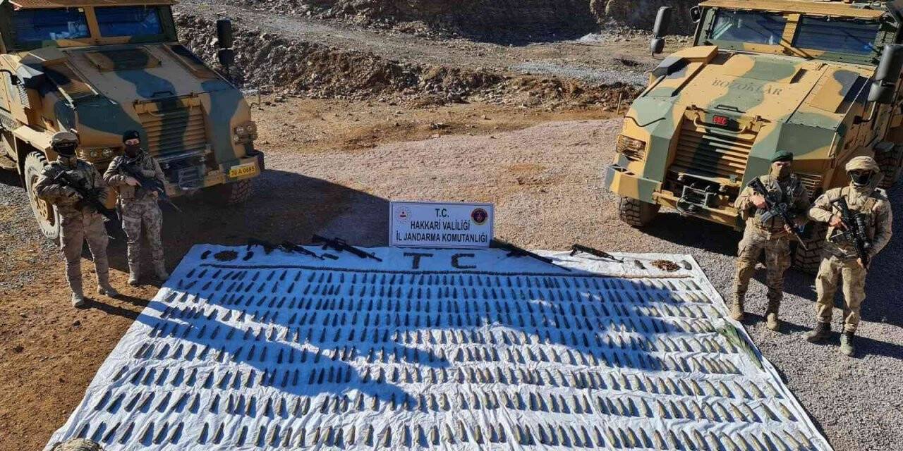 Hakkari kısalında cephanelik ele geçirildi