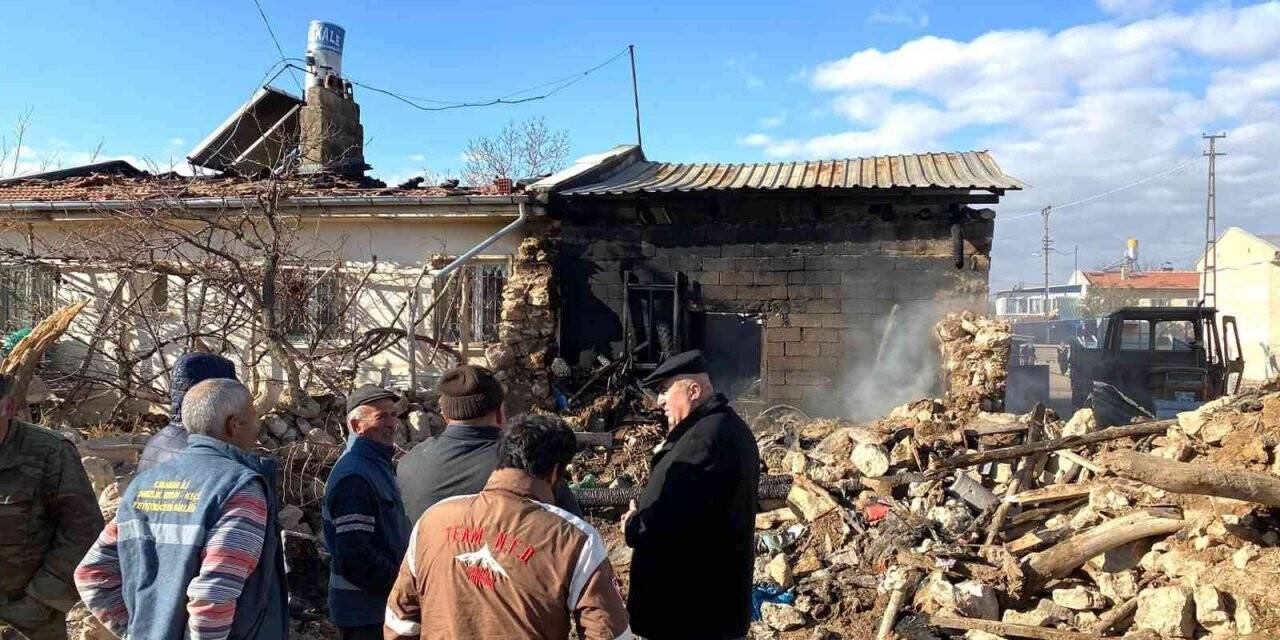 Karaman’da çıkan yangında ev ve traktör yandı