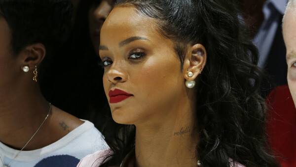 Dünyaca ünlü şarkıcı Rihanna'dan Soma mesajı