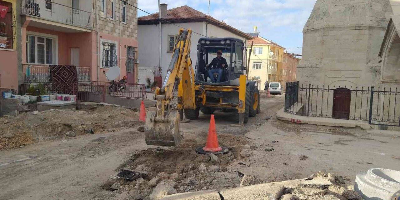 Karaman’da parke ve yol yapım çalışmaları