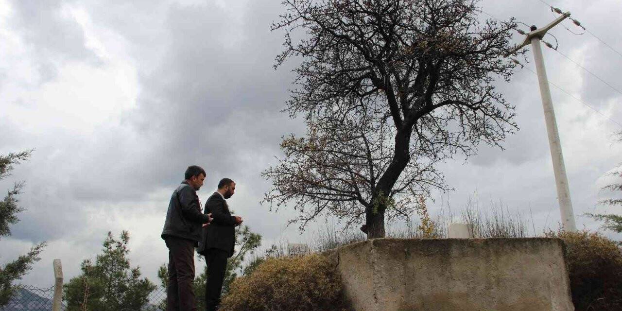 Yıllarca yağmur duası için çıkılan mezar yalnız kaldı