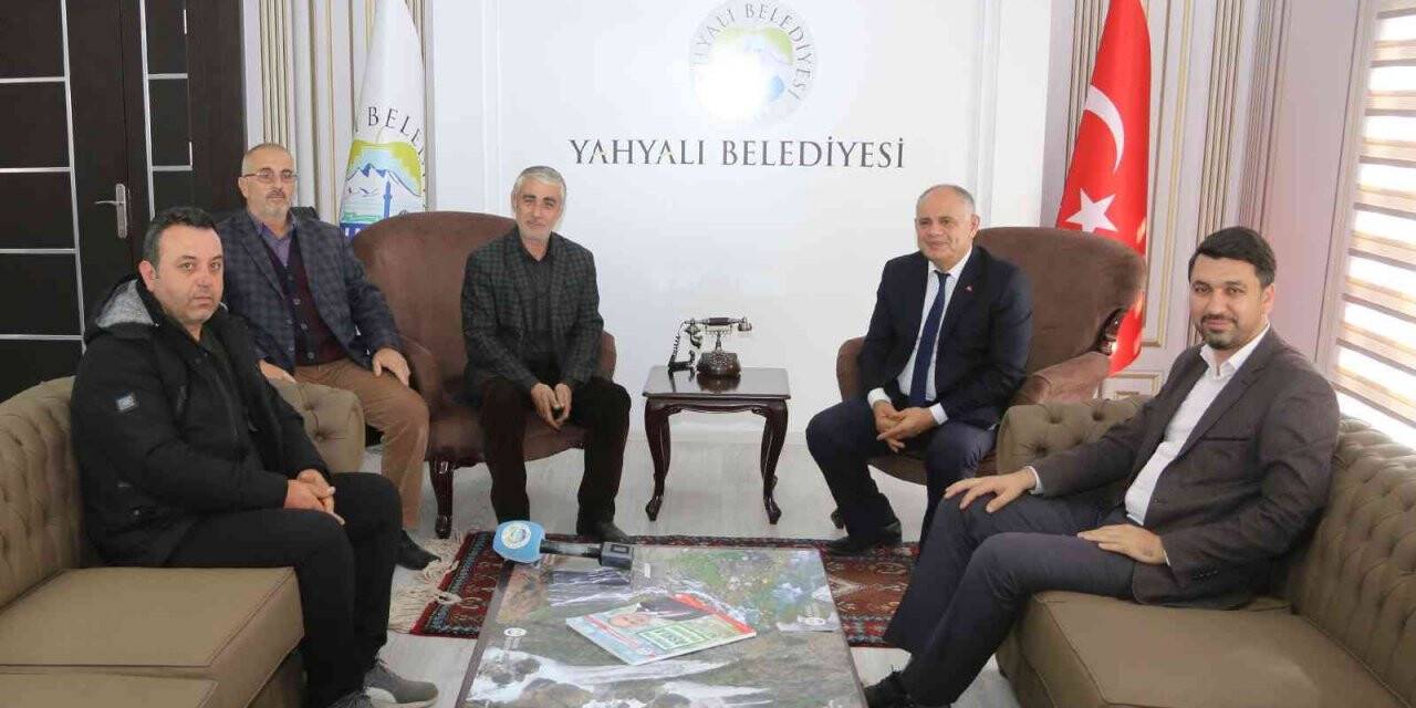 Muhtar ve esnaflardan Başkan Öztürk’e teşekkür