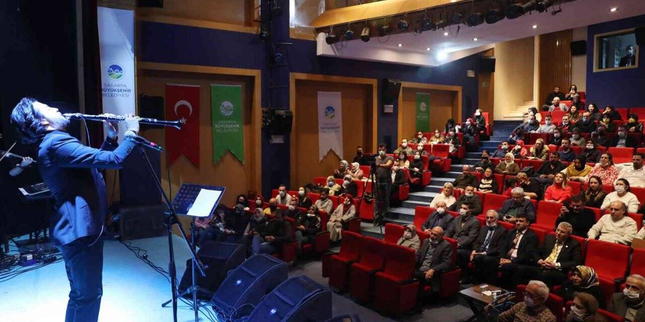 Serkan Çağrı AKM’de sevenleriyle buluştu