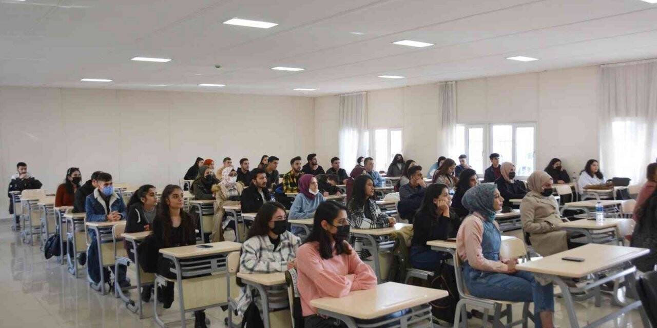DÜ’de ‘Bölge Adliye Mahkemelerinin Görev ve İşleyişi’ konulu konferans düzenlendi