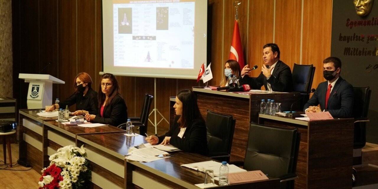 Bodrum Belediyesi meclis toplantısında işaret diliyle çeviri yapıldı