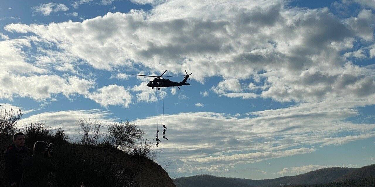 Araziye inen özel harekat polislerinden nefes kesen tatbikat
