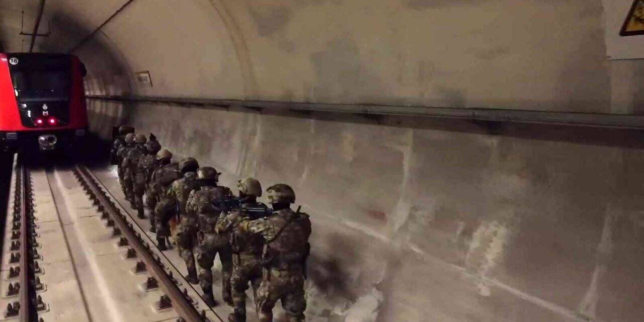 Özel harekat polislerinden uçak, gemi ve metroda nefes kesen tatbikat