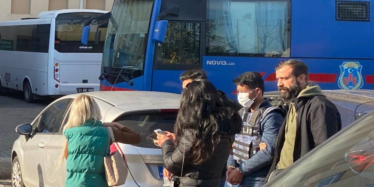 Diyarbakır’da oğlunu öldürüp çocuğunu ve eşini ağır yaralayan zanlı tutuklandı