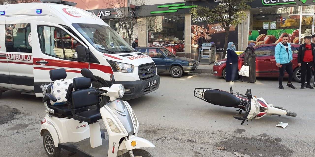 Motosiklet ile otomobil çarpıştı: 1 yaralı