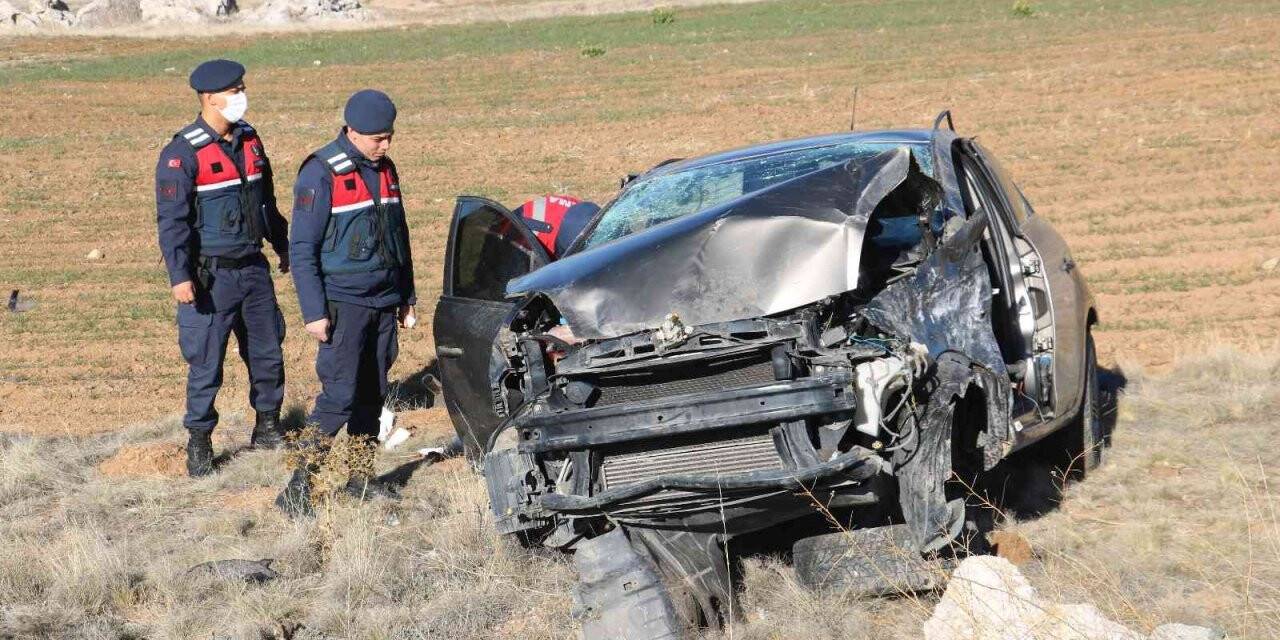 Otomobil şarampole devrildi: 3’ü ağır 4 yaralı