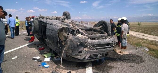 OTOMOBİL TAKLA ATTI: 1 ÖLÜ, 2 YARALI