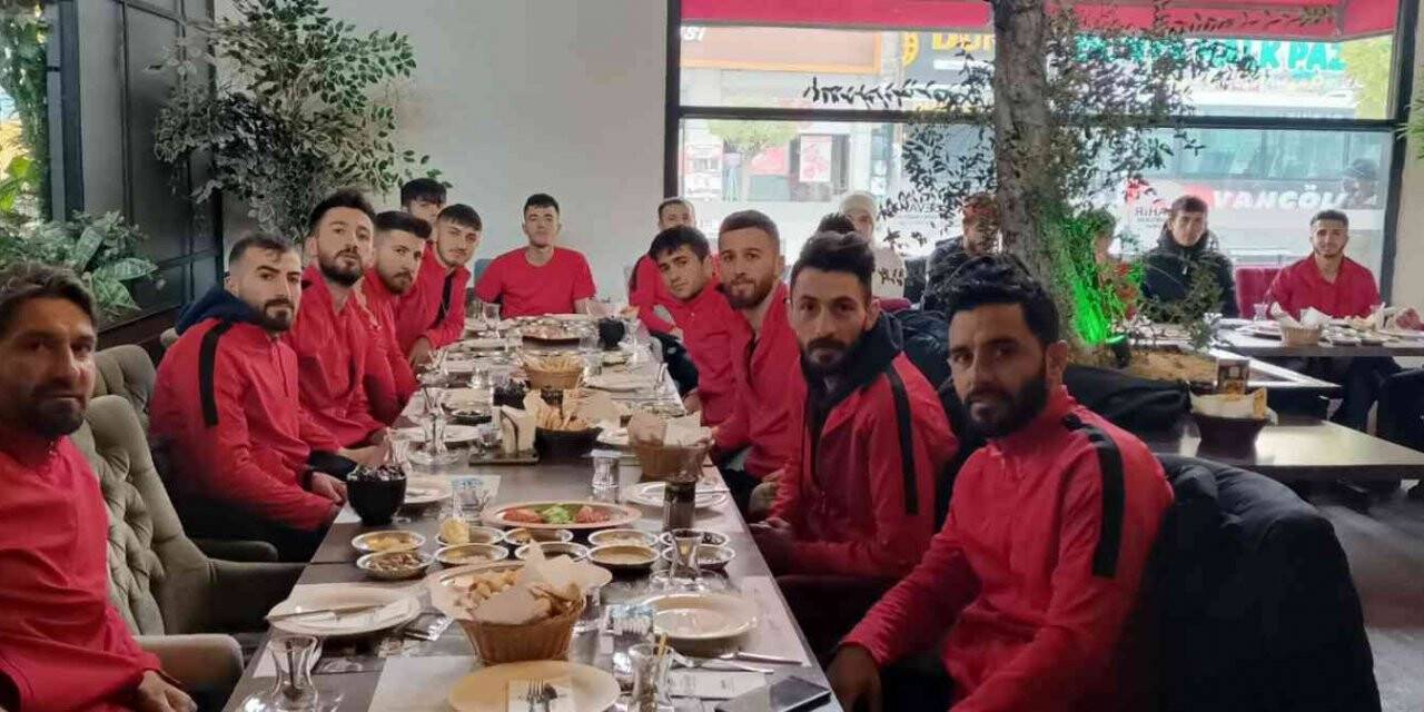 Cevahir Kafe Restoran’dan Van Gölüspor’a moral kahvaltısı