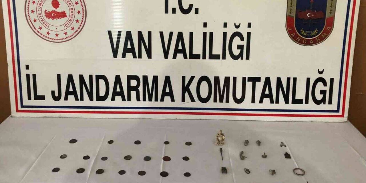 Van’da 53 adet tarihi sikke ve obje ele geçirildi