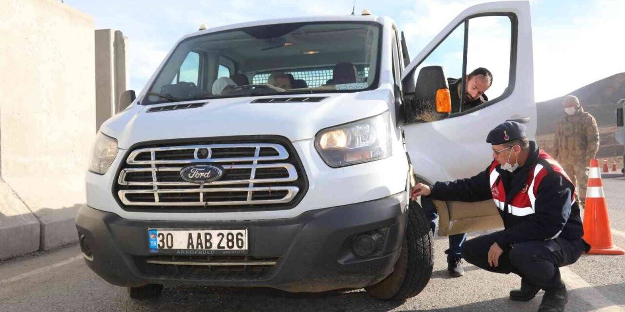 Başkale’de kış lastiği uygulaması