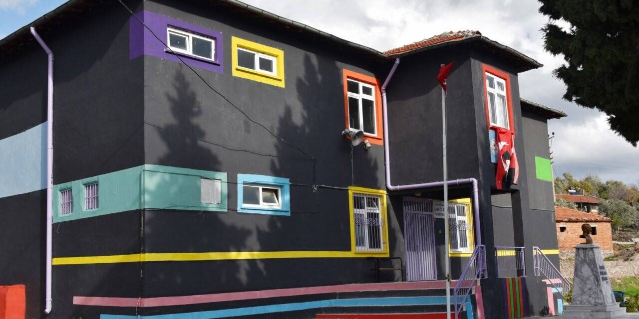 Öğrenciler Çamlıca İlkokulu’nun yeni halini çok sevdi