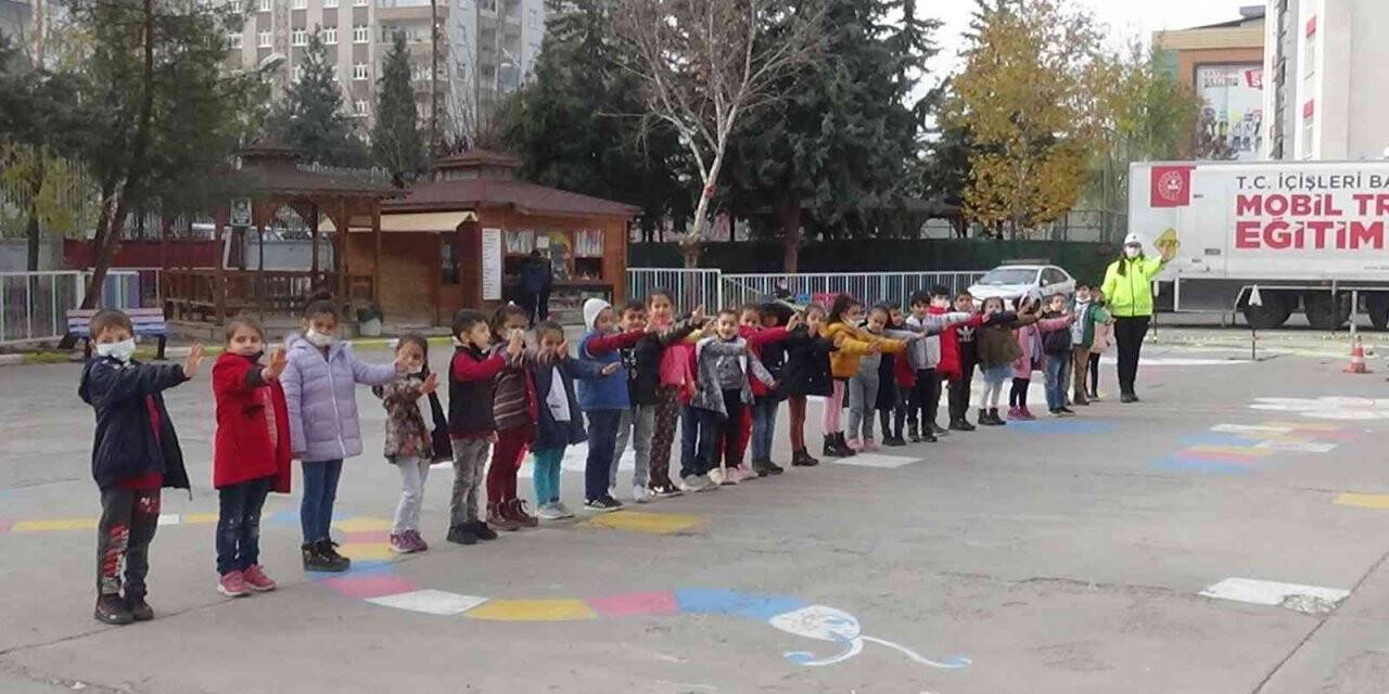 ‘Mobil Trafik Eğitim Tırı’ Diyarbakır’da