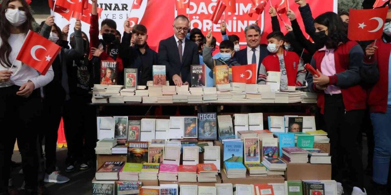 Kayapınar Belediyesi’nden 85 okula 35 bin kitap