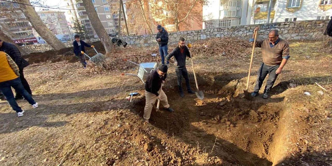 Okul bahçesinde bulunan mozaikle ilgili çalışma başlatıldı